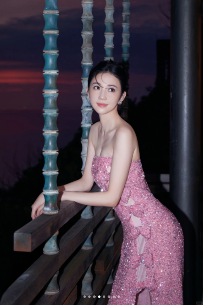 宣云换粉色礼服。（图／小红书＠宣云luna）