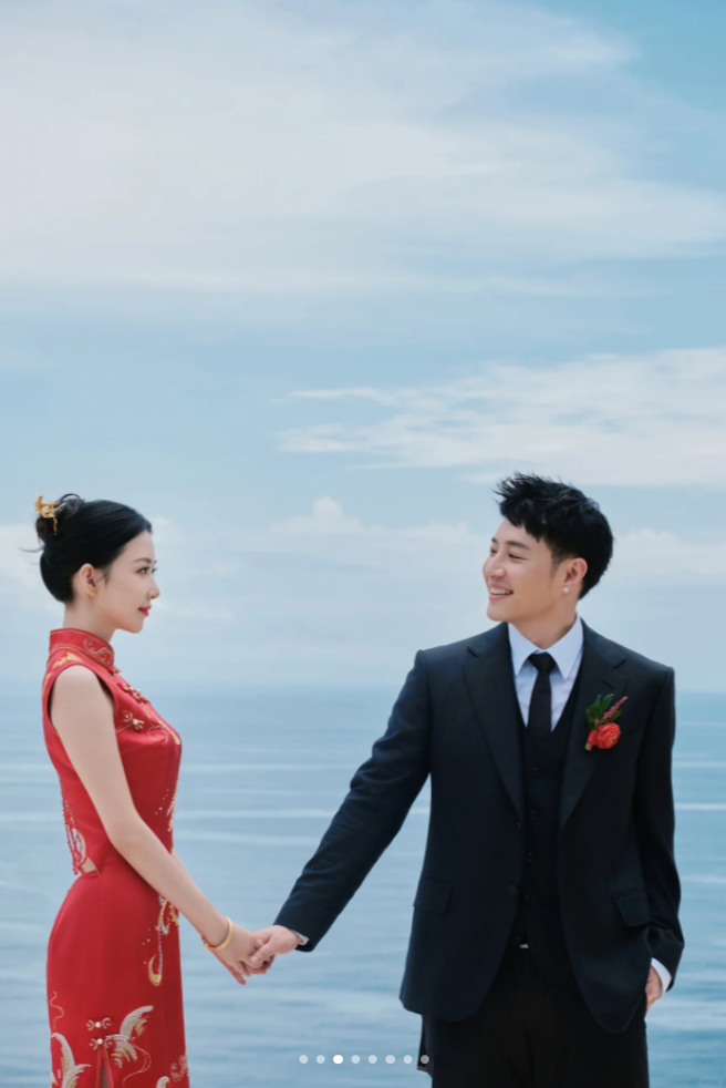 宣云和潘玮柏甜蜜牵手。（图／小红书＠宣云luna）