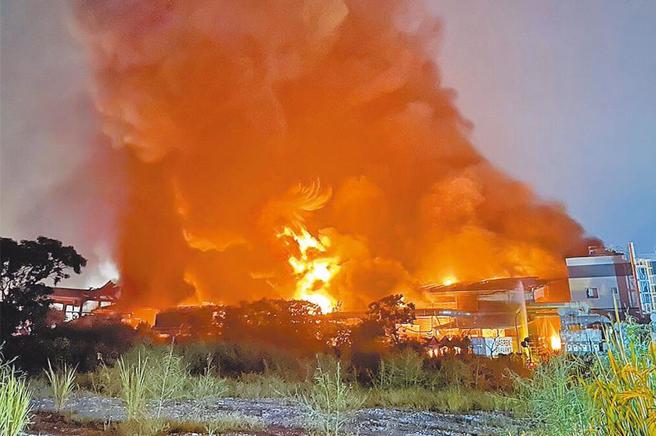 高尔夫球设备工厂明扬国际大火。（资料照／林和生摄）