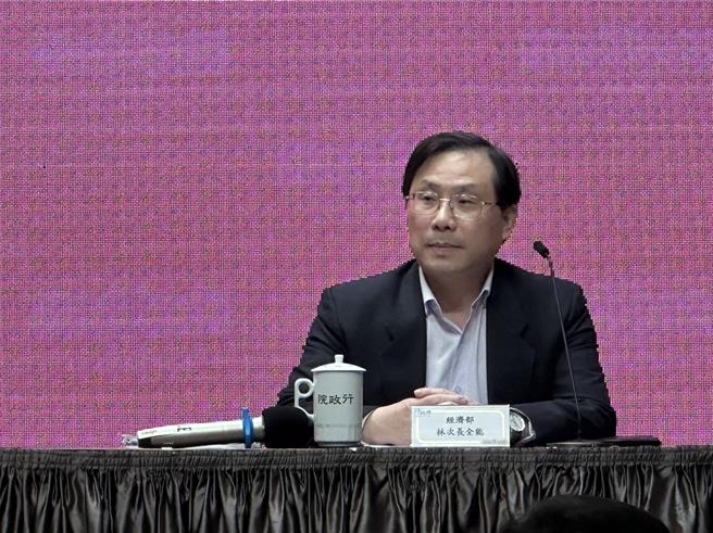 明扬大火造成百人伤亡，也烧出工厂危险物品申报漏洞，行政院会今日通过经济部《工厂管理辅导法》修正草案，修法大幅提高罚锾金额，图为经济部次长林全能。（黄婉婷摄）