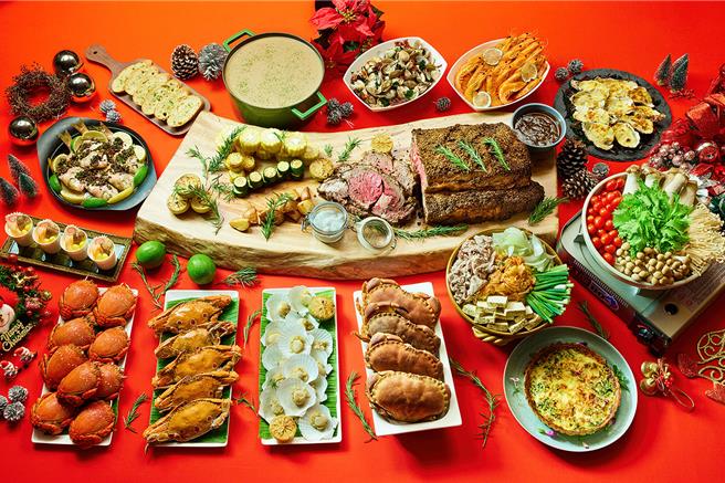 「凯华楼」中华料理餐厅提供不同价位的桌菜选择，「磐龙宴席桌菜」每桌价格19，800元起，可品尝到招牌菜「御膳黄袍北京鸭」。(JR东日本大饭店台北提供)