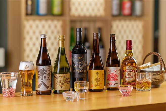 「HAYASE」日料餐厅料理长郡司行雄融合日本东北饮食文化与台湾在地食材，每个月推出不同主题的精致怀石料理套餐，餐价3500元起。(JR东日本大饭店台北提供)