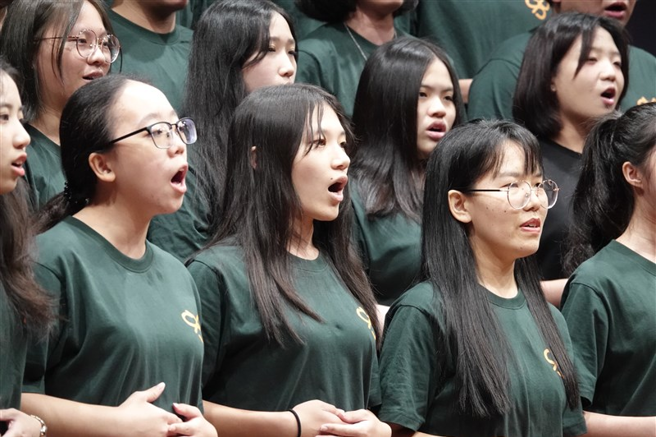 佛光山佛光大学日前举办「校歌暨创意三好歌」比赛，有近千位师生热情参与。(照片／佛光大学提供)