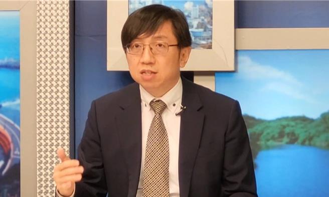 基隆地检署检察长李嘉明及主任检察官黄嘉妮（左）于29日亲至吉隆有线电视接受访问，说明选举查察重点。李嘉明表示，候选人从以往透过桩脚买票，改为操控选举赌盘藉以影响选民的投票意向，对选举的公平性造成严重影响。（基隆地检署提供／徐佑升基隆传真）