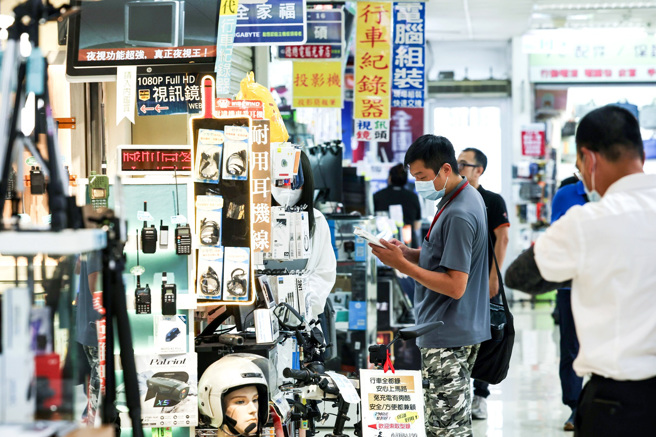 旅游网站Expedia调查发现，观光客有关台北的搜寻次数较去年暴涨2786％，激推台北是能「替代」首尔的旅游目的地，其中点名游客会对光华数位新天地着迷。（资料照／中央社）