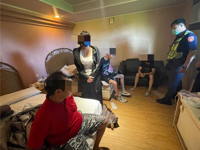 当时被控制的陈女机警传讯求救，彰化警分局获报后派员攻坚救下41岁的陈女，并逮捕诈骗集团成员。（本报资料照片）