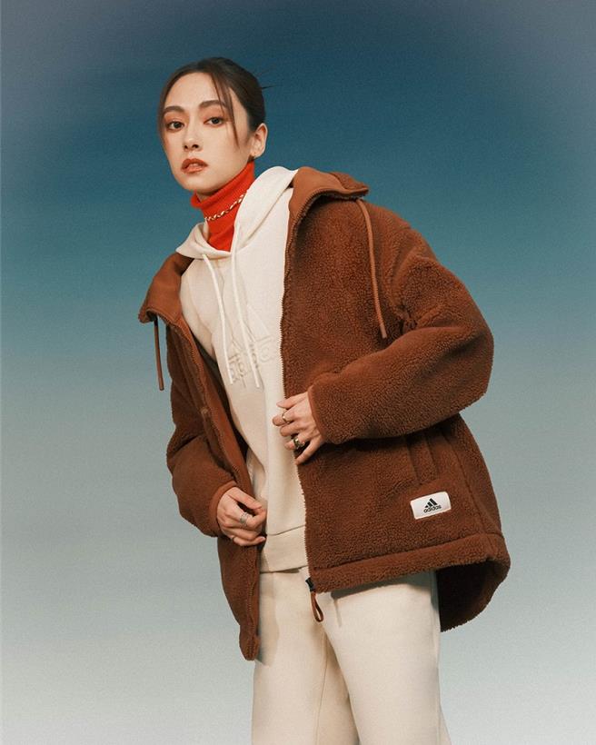 adidas Winter Jacket系列针织帽T 2290元、羊羔绒保暖外套3090元。（adidas提供／朱世凯台北传真）