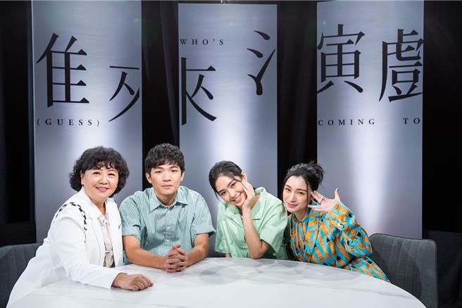 胡智强（左二起）、雷嘉汭、叶晓霏3位新演员畅谈拍戏点滴，左为主持人王琄。（镜电视提供）