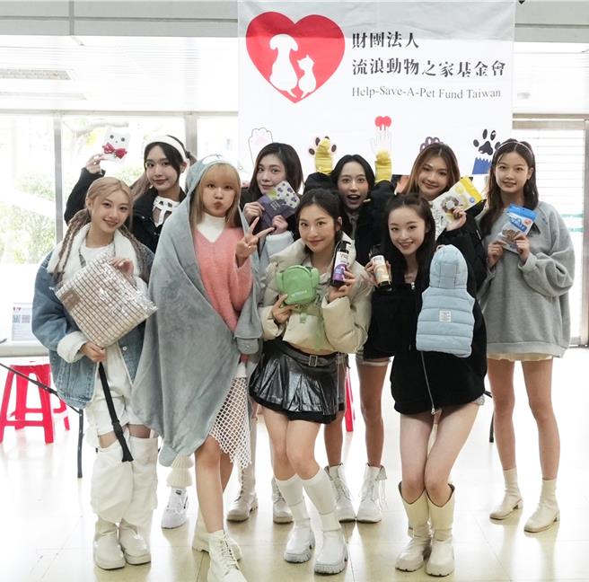 「黑曜精靈」擔任寵愛公益大使。（財團法人流浪動物之家基金會提供）