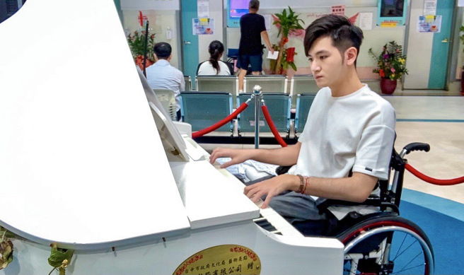 姚富菻近年参与超过百场公益演出。(姚富菻提供)