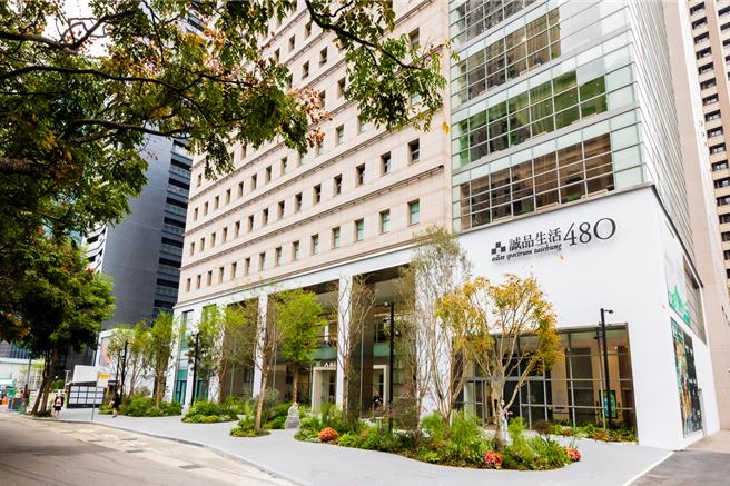 诚品生活480以大面积洁白外墙呈现宛如美术馆的极简风格，部份楼层12月1日起开放体验。（诚品提供／朱世凯台北传真）