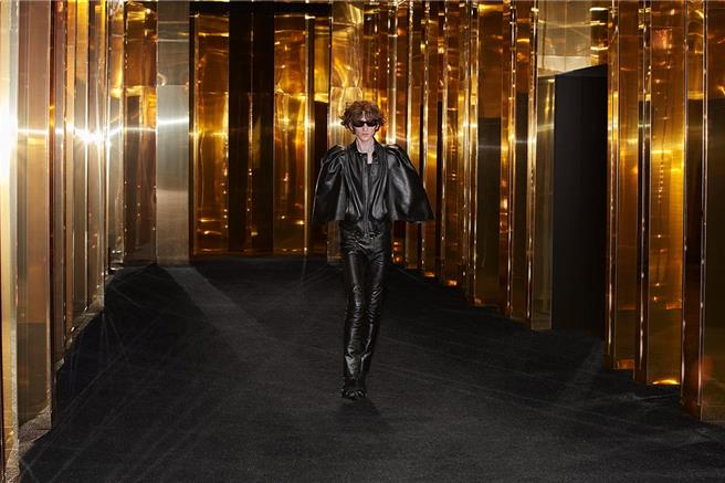 变形的古典巴洛克袖某种意义上，有歷史、美学、性别风格，相当具有艺术性。（Celine提供／黄唯淯台北传真）