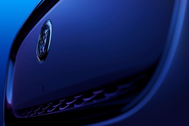 24年式小改款Jaguar I-PACE全新的封闭式水箱护罩。（JLR Taiwan提供／陈大任台北传真）