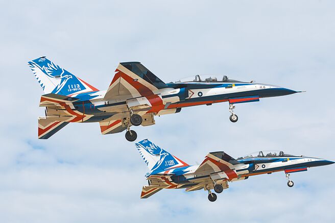 捍卫台海领空逾47载的F-5E/F型战机，年底前将训练任务交棒给新一代勇鹰高教机。（郭吉铨摄）