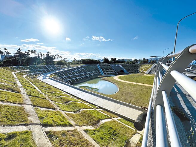 桃园大树林埤塘生态公园与大湳埤塘生态公园都将在今年底完工，将有效解决桃园后火车站长期淹水问题。（水务局提供／蔡依珍桃园传真）