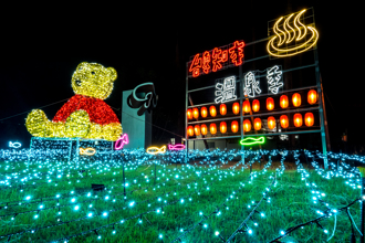 2023台東知本溫泉季延長亮燈至113／２／25  9米繽紛耶誕樹與加碼音樂會 「泡湯＋過耶誕＋歡慶跨年」讓你一次滿足