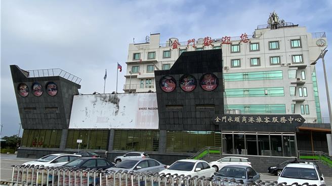 金門縣政府宣布，水頭港區周圍423格停車格，將自明年1月1日起開始收費。（于家麒攝）