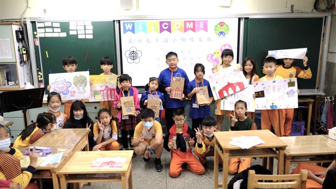 各班也以艺会友，展现小提琴、歌唱、舞蹈等不同才艺，赢得来访的梅山师生一致掌声。(北市太平国小提供)