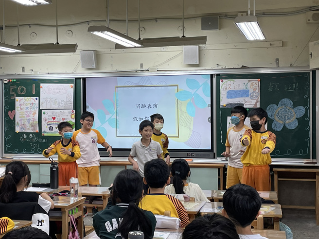 各班也以艺会友，展现小提琴、歌唱、舞蹈等不同才艺，赢得来访的梅山师生一致掌声。(北市太平国小提供)