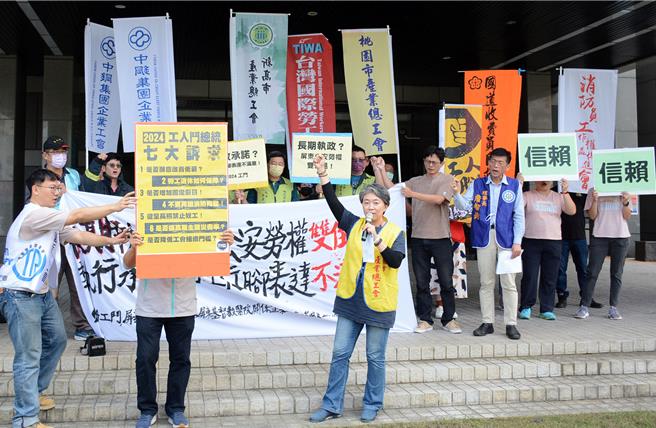 工斗全台行脚1日在屏东召开行前记者会，并提出7点诉求，盼3组总统参选人正面回应。（林和生摄）