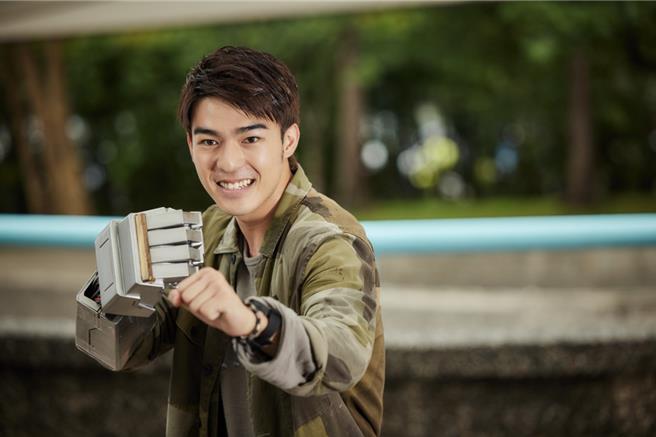 陈昊森在贺岁强檔电影《小子》化身电玩男神。（良人行提供）