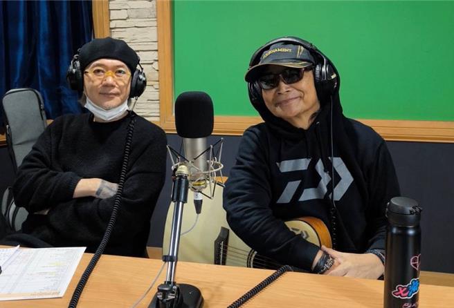 沈文程（右）上节台节目宣传演唱会。（大大娱乐提供）