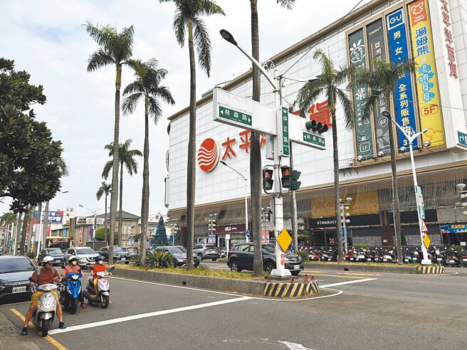 屏东县政府警察局屏东分局公布屏东市5大检举热点以及5大检举项目，图为检举热点的第4名中正路段，从今年1月至10月共被检举445件。（谢佳潾摄）