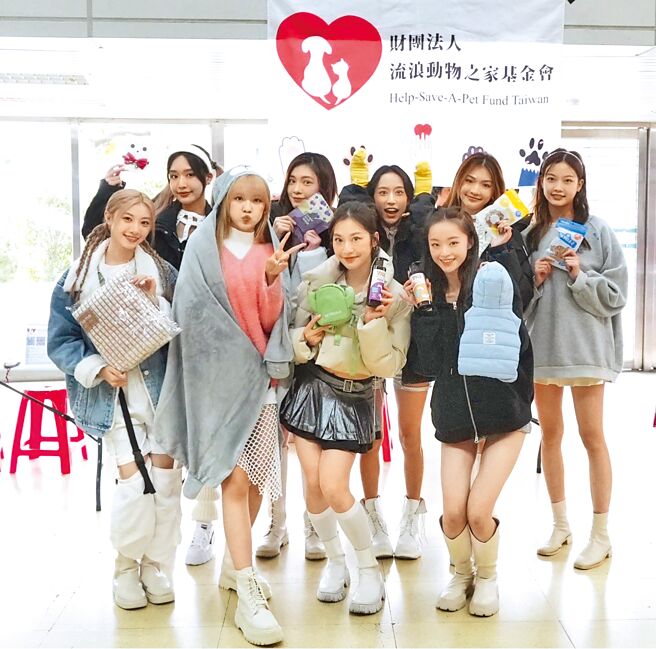 「黑曜精灵」担任宠爱公益大使，为浪浪发声。（财团法人流浪动物之家基金会提供）