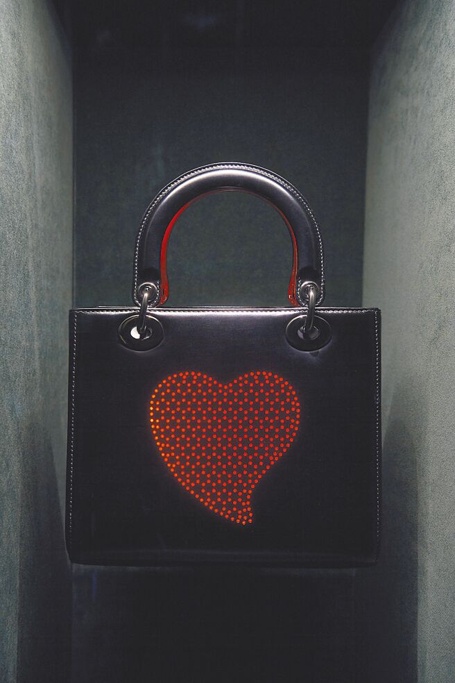 由艺术家Joana Vasconcelos打造的Dior Lady Art作品。（Dior提供）