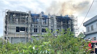 影》台東中興路段火災頻傳 建築工地3樓竄火舌、爆炸聲
