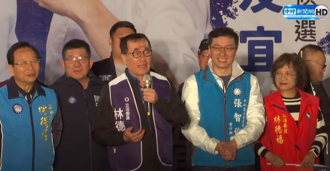 台北市副市長李四川1日晚間到中永和，為立委參選人林德福、總統候選人侯友宜輔選，提到國民黨執政不會亂來，10個月就把大巨蛋生出來。(截自中時新聞網直播)
