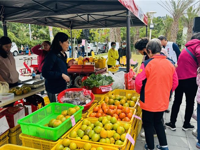 苗栗县三湾乡柑桔节活动「三湾EAT桔棒」活动2日热闹登场。（读者提供／谢明俊苗栗传真）