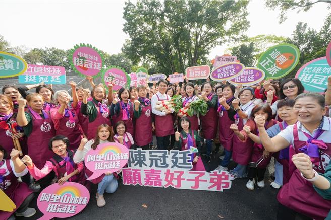 民进党嘉义县山区立委参选人陈冠廷2日在竹崎竞选总部成立嘉义县姐妹后援会。（陈冠廷竞总提供∕吕妍庭嘉义传真）