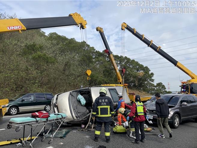 國道3號南下148公里2日上午發生7車追撞事故，造成1死4輕傷。（讀者提供／謝明俊苗栗傳真）