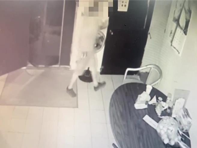 警方查出邱嫌闯空门行窃。（翻摄照片／林郁平台北传真）