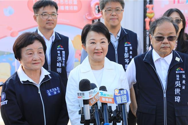 蔡壁如竞选总部3日将成立，市长卢秀燕是否会与柯文哲同台，卢受访时透露「不一定」。（陈淑娥摄）