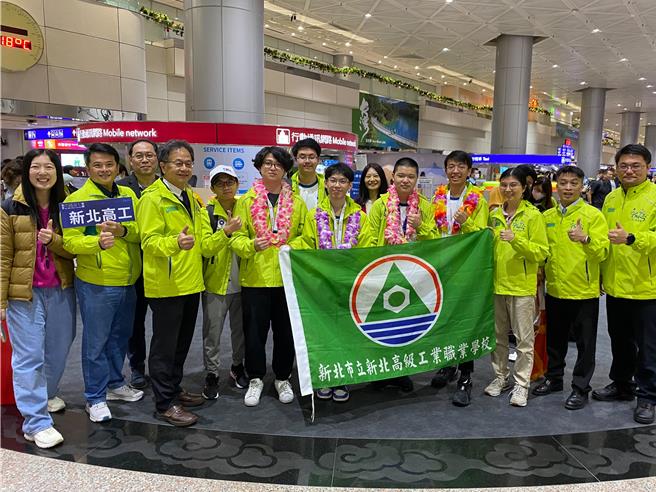 2023年12月2日新北市／2023亚洲技能竞赛，于11月30日在阿拉伯联合大公国阿布达比落幕，台湾代表队在竞赛中获得12金、6银、4铜、3优胜，其中新北市立新北高工共囊括3金1银。（新北市立新北高工提供／刘玮晴新北传真）