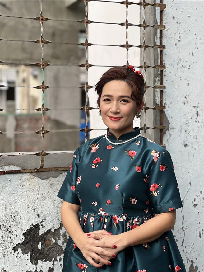 罗美玲在沉浸式舞台剧《一村喜事》中饰演村长夫人。（全民大剧团提供）