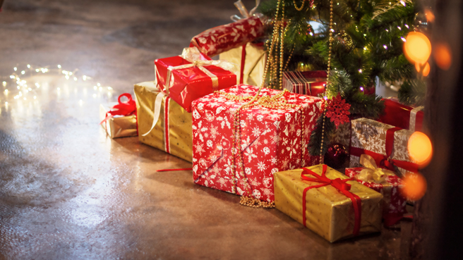 一位男子表示，小時候他以為皮爾卡登、C牌貝殼巧克力很高級。（示意圖／shutterstock）