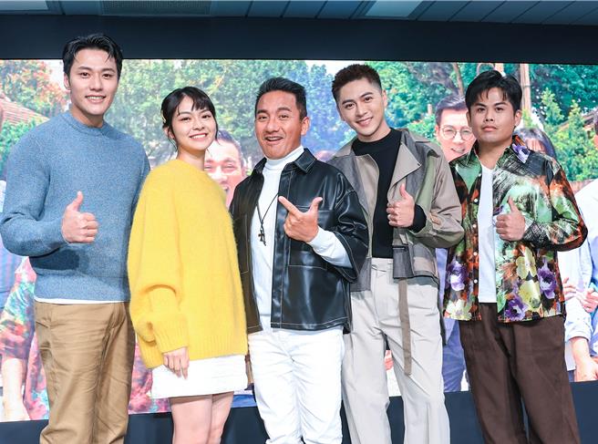 张睿家（左起）、柏妍桦、民雄、黄新皓、张再兴出席粉丝见面会。（粘耿豪摄）