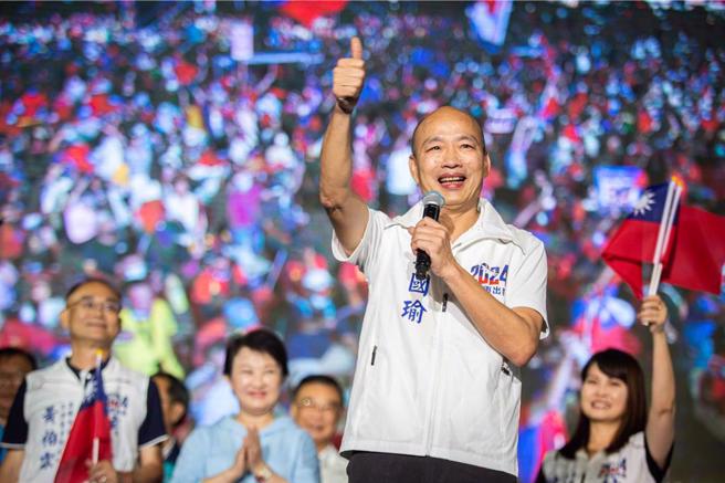 前高雄市长韩国瑜(中)担任国民党不分区第一名，立刻引来绿营大肆围剿。（示意图／资料照）