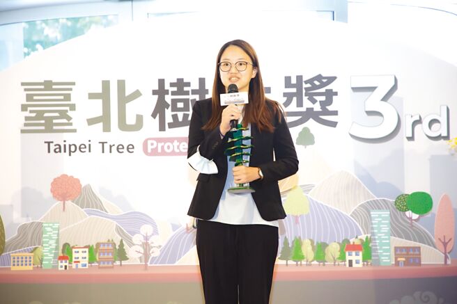 树花园树艺部协理李佩蓉指出，节能减碳最好的途径就是种树。图／李佩蓉提供