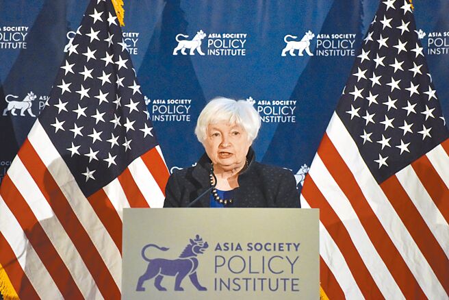 美国财政部长叶伦（Janet Yellen）于11月30日表示，美国经济表现良好，Fed不需以大幅紧缩货币政策来对抗通膨预期，且有望实现经济软着陆。（中新社）