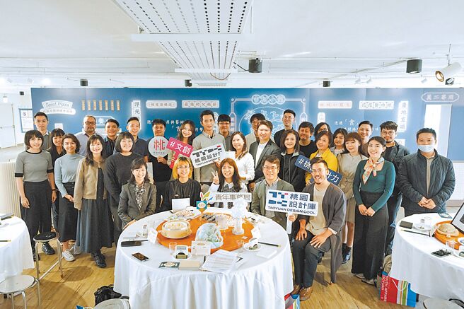 桃园市青年局协助在地青年设计团队拓展视野，桃园设计库结合半只羊立体书实验室，以纸为主题，邀15位跨域艺术家展出「餐桌上的纸文化」，12月1日起展览至29日止。（桃园市青年局提供／蔡明亘桃园传真）