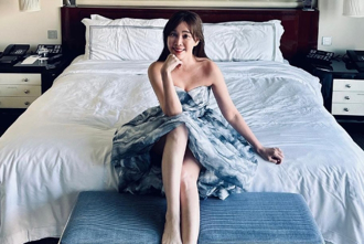 劉涵竹「裡面真的沒穿」  屁股貼椅：好赤裸