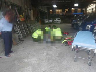 三重工安意外！不慎踩破遮光罩 車行員工重摔落地命危