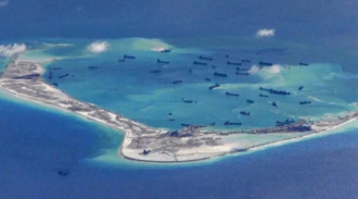 中國135民兵船集結南海牛軛礁 菲律賓派船艦監控