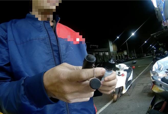 吴男的电子烟油含有毒品成分，被警方依法送办。（翻摄照片／洪靖宜高雄传真）