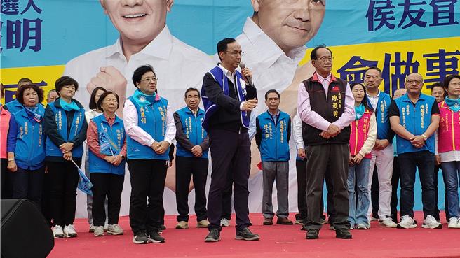 国民党主席朱立伦等人到场站台。（李京升摄）
