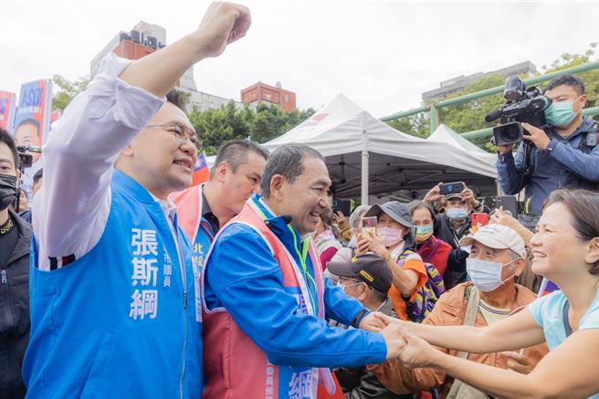 國民黨總統參選人侯友宜今上午出席與國民黨台北市立委參選人張斯綱聯合選總部成立大會。（侯辦提供）